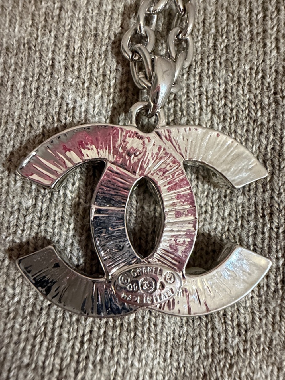 Flash Sale✨Silver and Purple Necklace with Iconic CHANEL CC Pendant - Picture 3 of 4